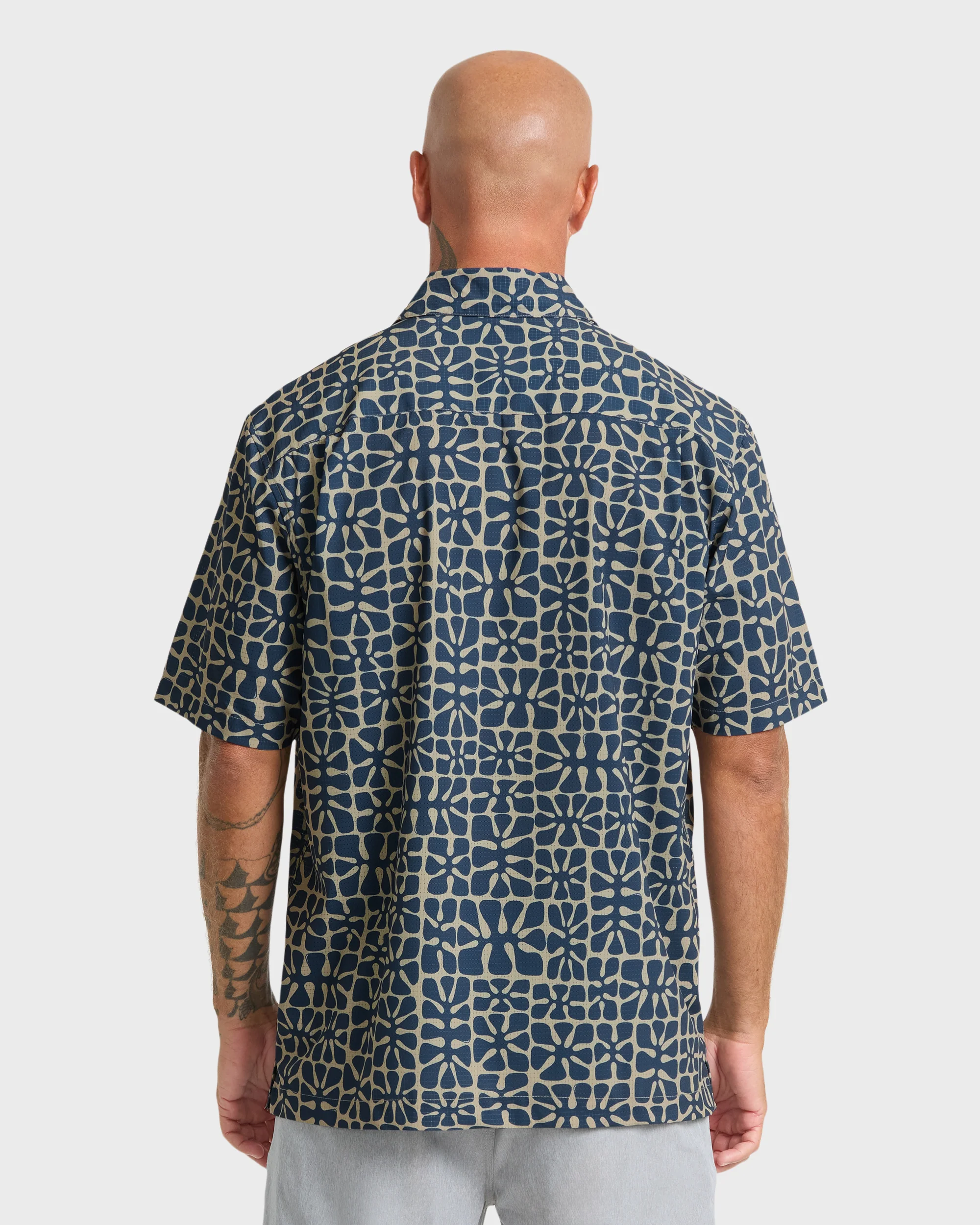 Waterman Coral Sea Performance Short Sleeve Shirt - Dark Denim 2 Waterman Coral Sea Performance Short Sleeve Shirt - Dark Denim